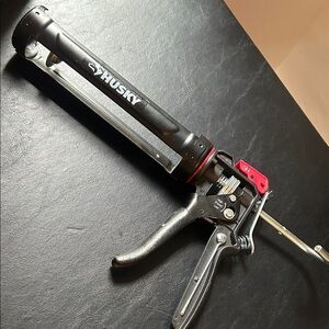 Caulking gun